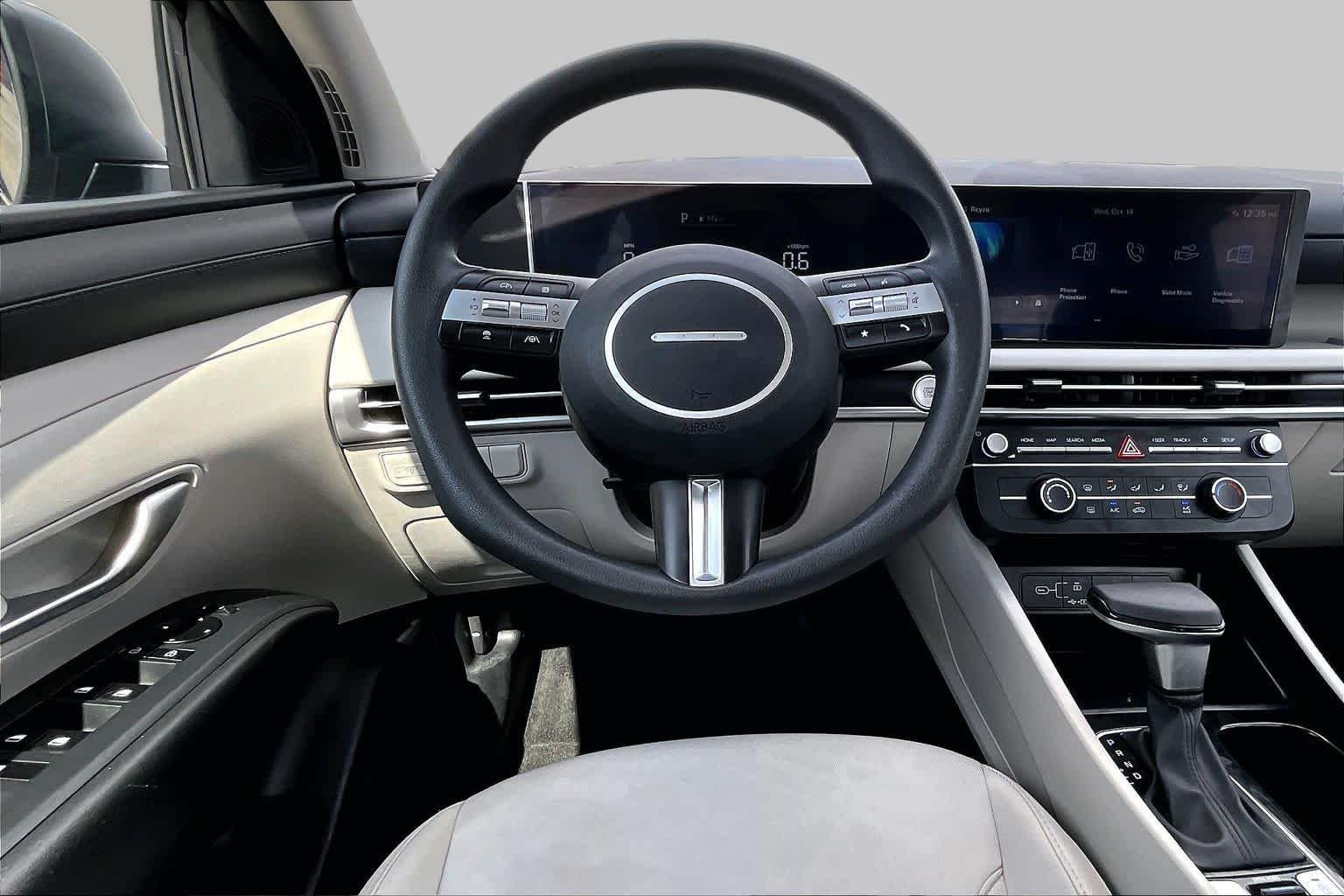 Used 2025 Atlantis Blue Hyundai SE image 4