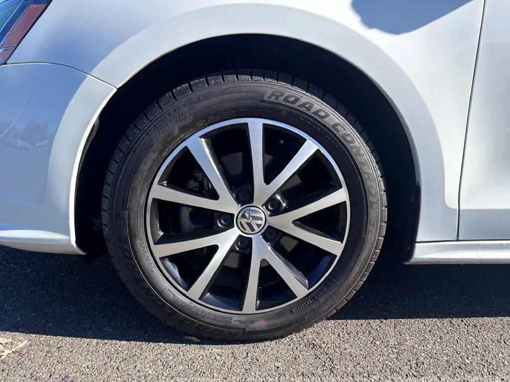 Used 2017 White Volkswagen 1.4T SE image 12