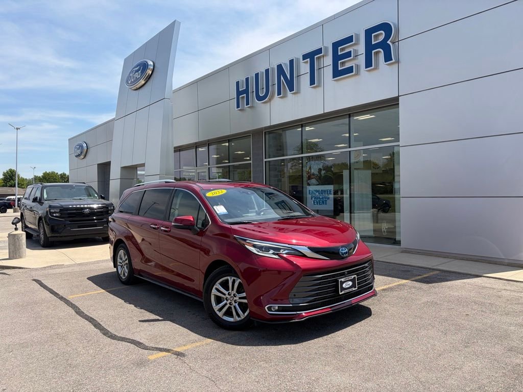2022 Toyota Sienna Platinum 7-Passenger Hybrid AWD's photo