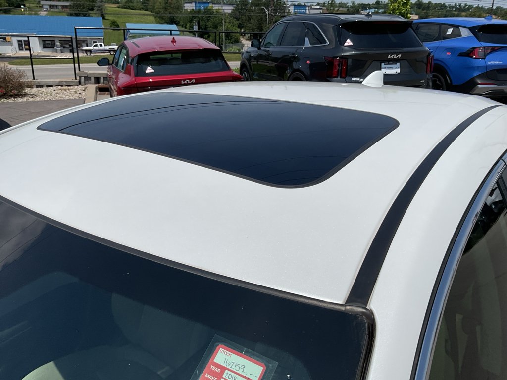 Used 2018 White Orchid Pearl Honda EX image 6