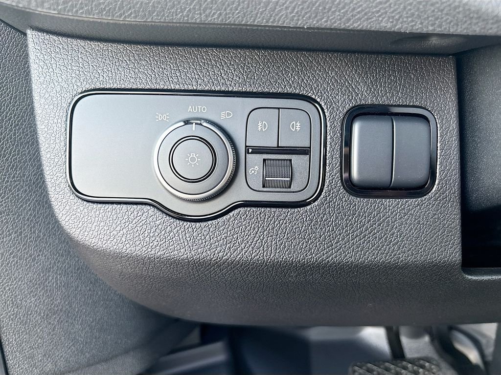 New 2026  Mercedes-Benz Passenger 170 WB image 46