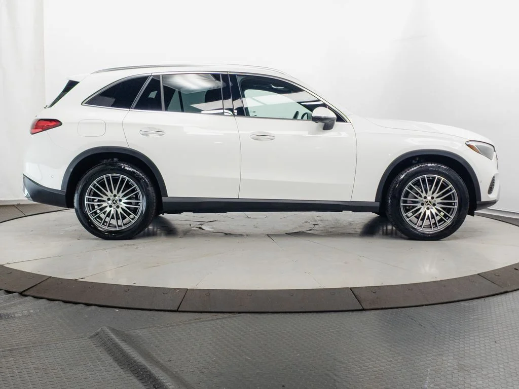 Certified Used 2026 Polar White Mercedes-Benz GLC 300 image 34