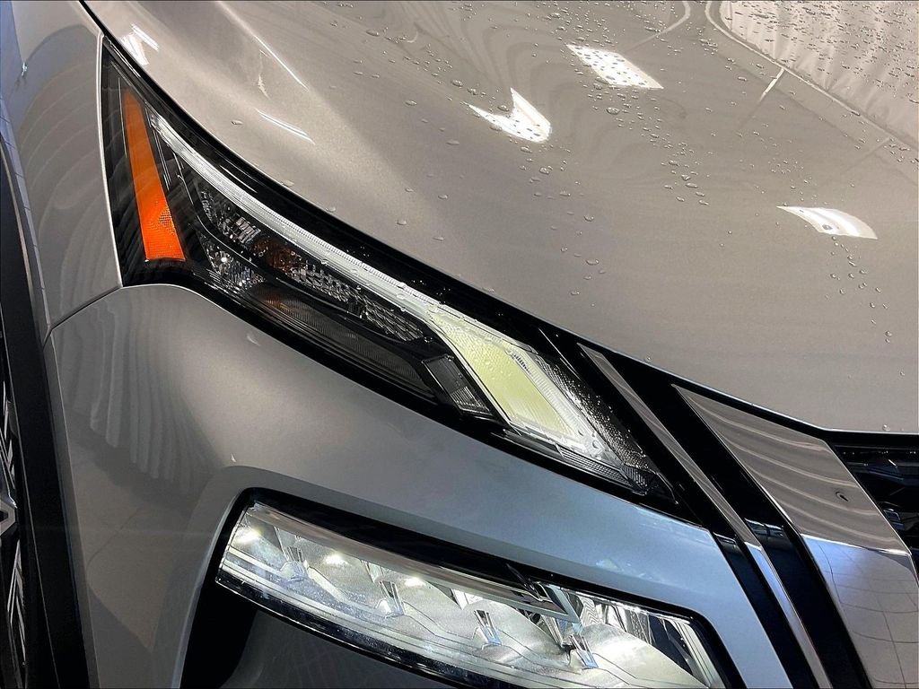 Used 2023 Silver Nissan SV image 32