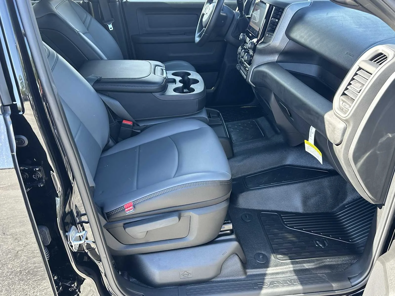 2026 RAM 3500 Chassis Tradesman - Photo 13