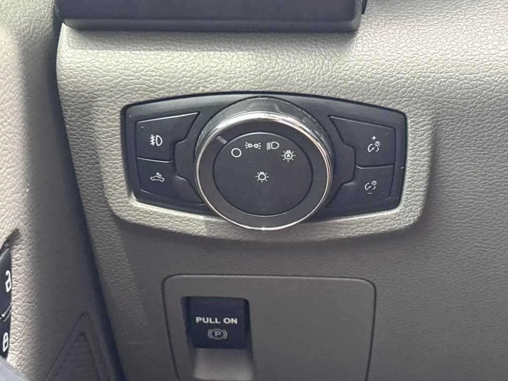 Used 2019 White Ford XL image 19