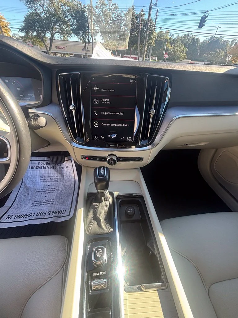 Used 2019 Beige Volvo T6 Momentum image 17