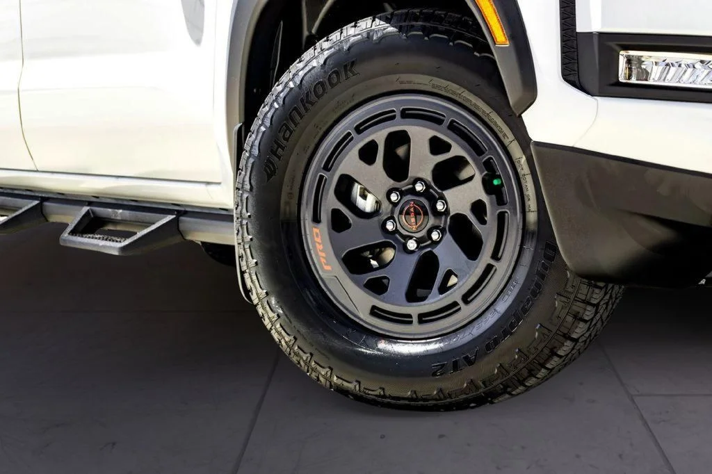New 2026 White Nissan PRO-X image 2