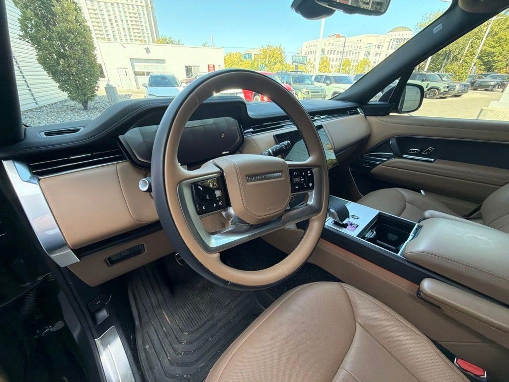 Used 2025 Carpathian Gray Premium Metallic Land Rover SE image 11