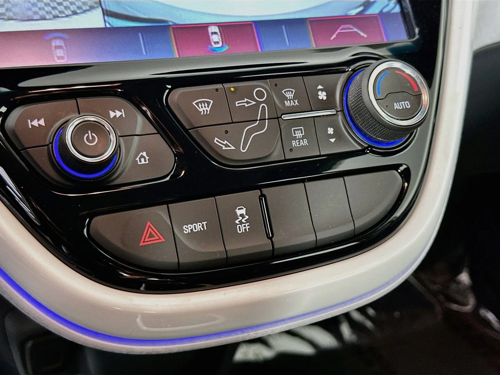 Used 2019 Silver Ice Metallic Chevrolet Premier image 16