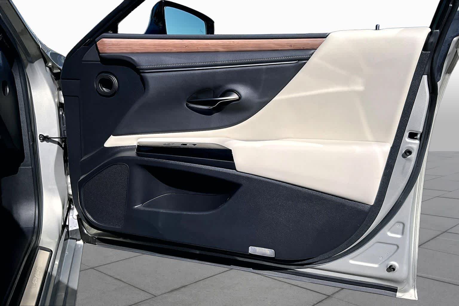 Used 2023 Moonbeam Beige Metallic Lexus  image 21