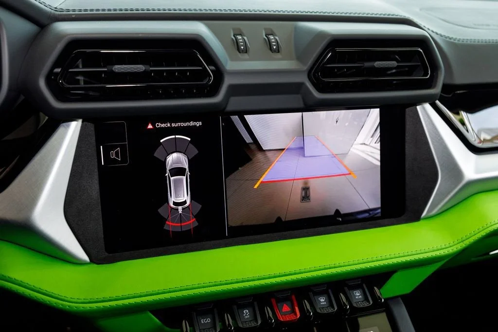 Used 2025 Green Lamborghini SE image 40