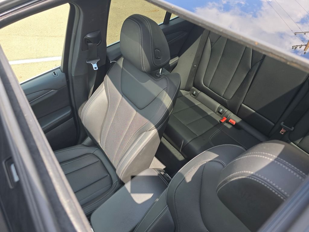 Used 2024 Gray BMW xDrive30i image 23