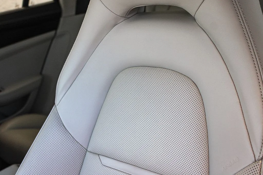 Used 2018  Porsche 4 image 24