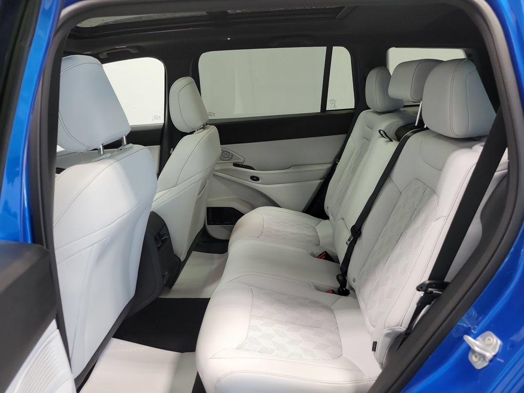 New 2026 Hydro Blue Pearl-Coat Exterior Paint Jeep Overland image 10