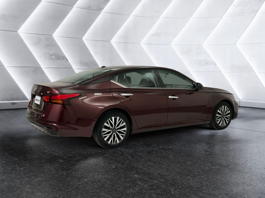 Used 2024 Red Nissan 2.5 SV image 4