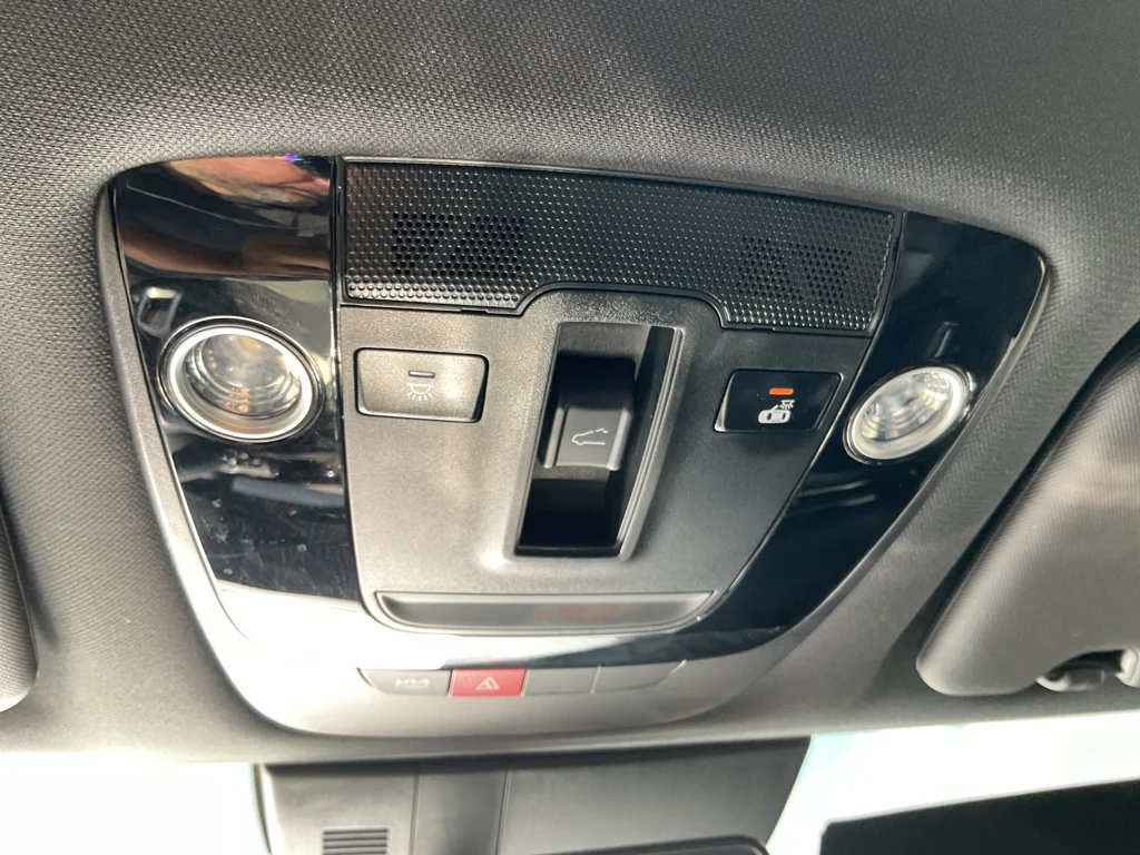 Used 2024 Glacial White Pearl Kia X-Line image 26
