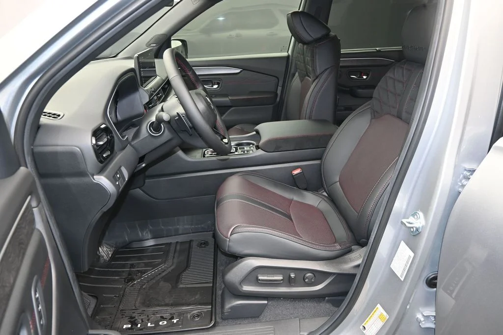 New 2026 Solar Silver Metallic Honda Black Edition image 13
