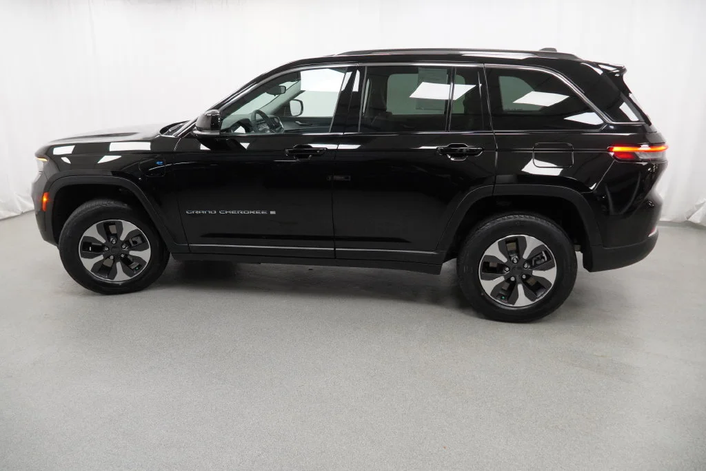 Used 2023 Black Jeep 4xe image 28