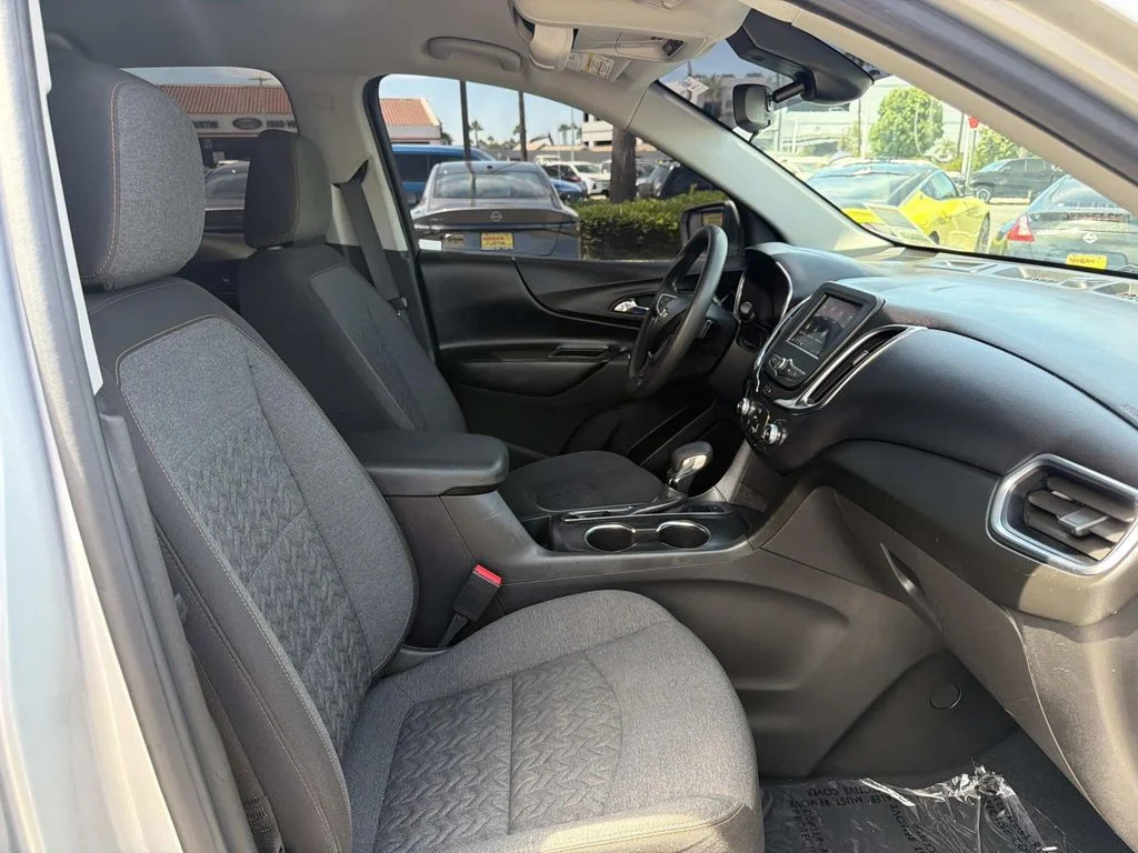 Used 2022 Silver Ice Metallic Chevrolet LT image 30