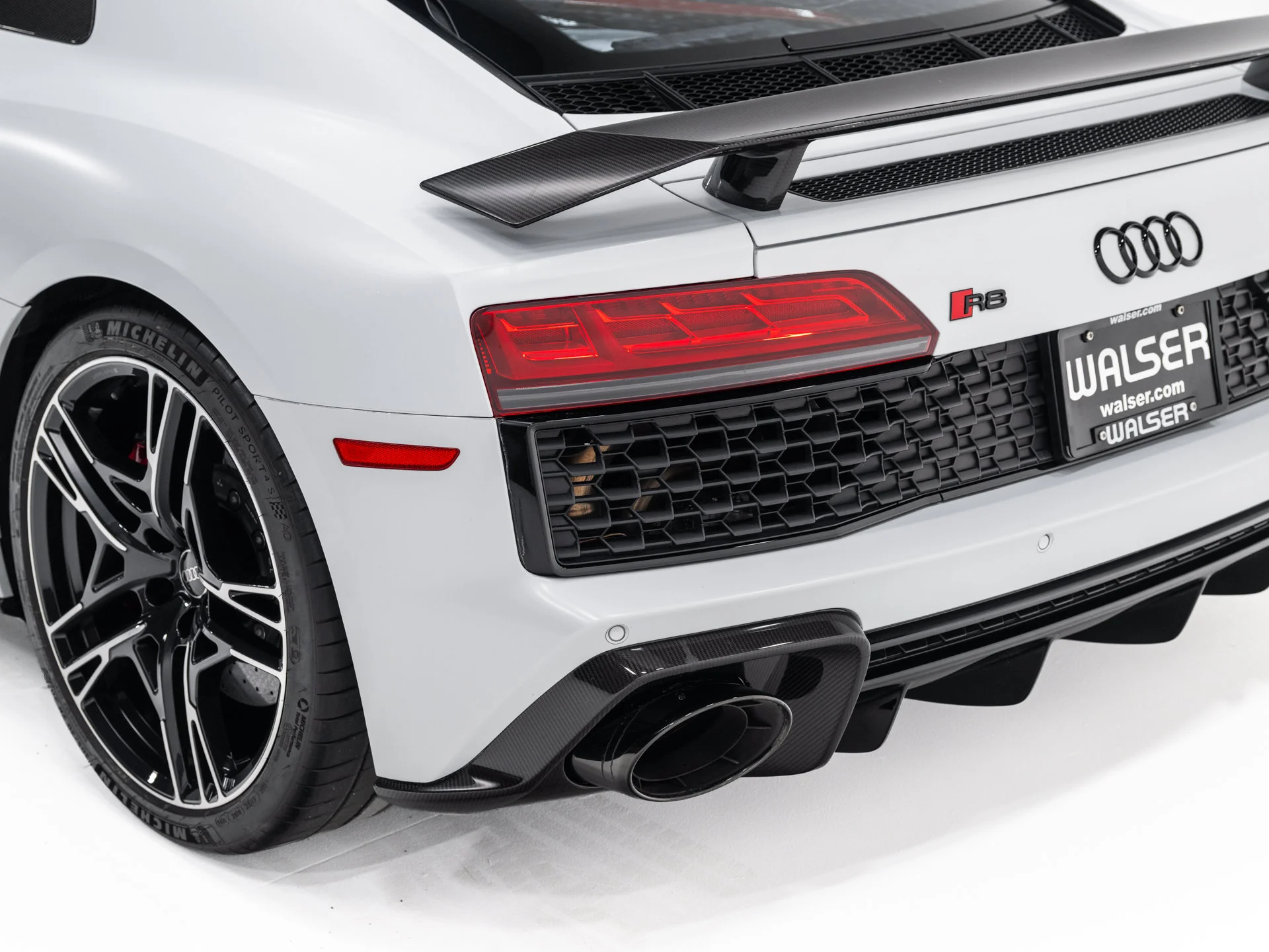 Used 2023 Suzuka Gray Metallic Audi V10 performance image 19