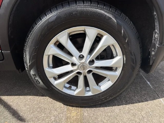 Used 2016 Red Nissan SV image 17