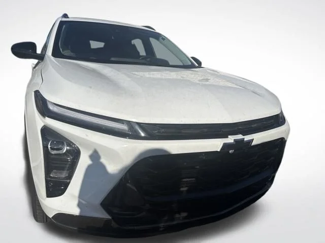 Used 2025 White Chevrolet ACTIV image 3