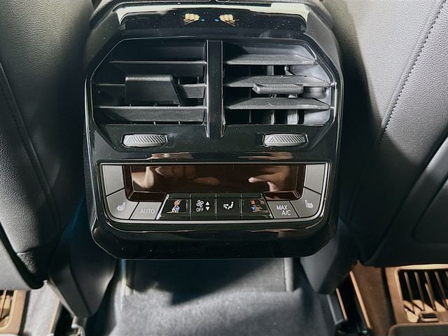 2026 BMW iX 45 - Photo 27