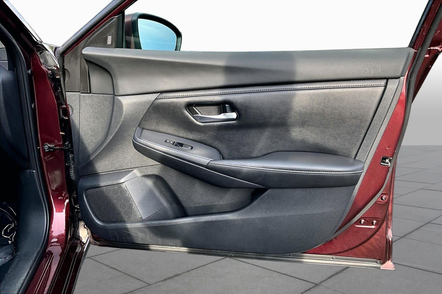 Used 2023 Rosewood Metallic Nissan SV image 23