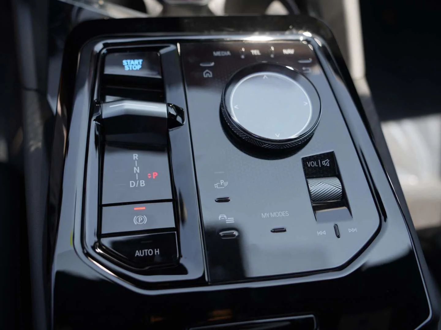 New 2027 Black Sapphire Metallic BMW eDrive40 image 20