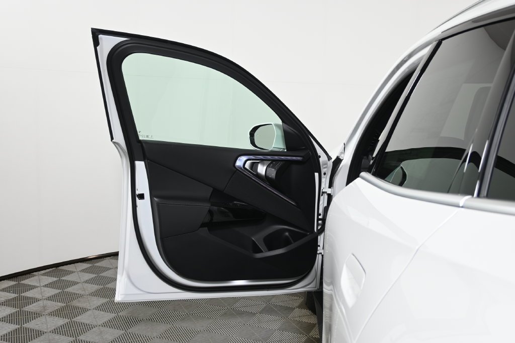 Used 2026 White BMW 30 xDrive image 28