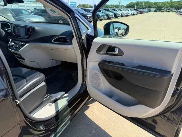 Used 2023 Black Chrysler Touring L image 47