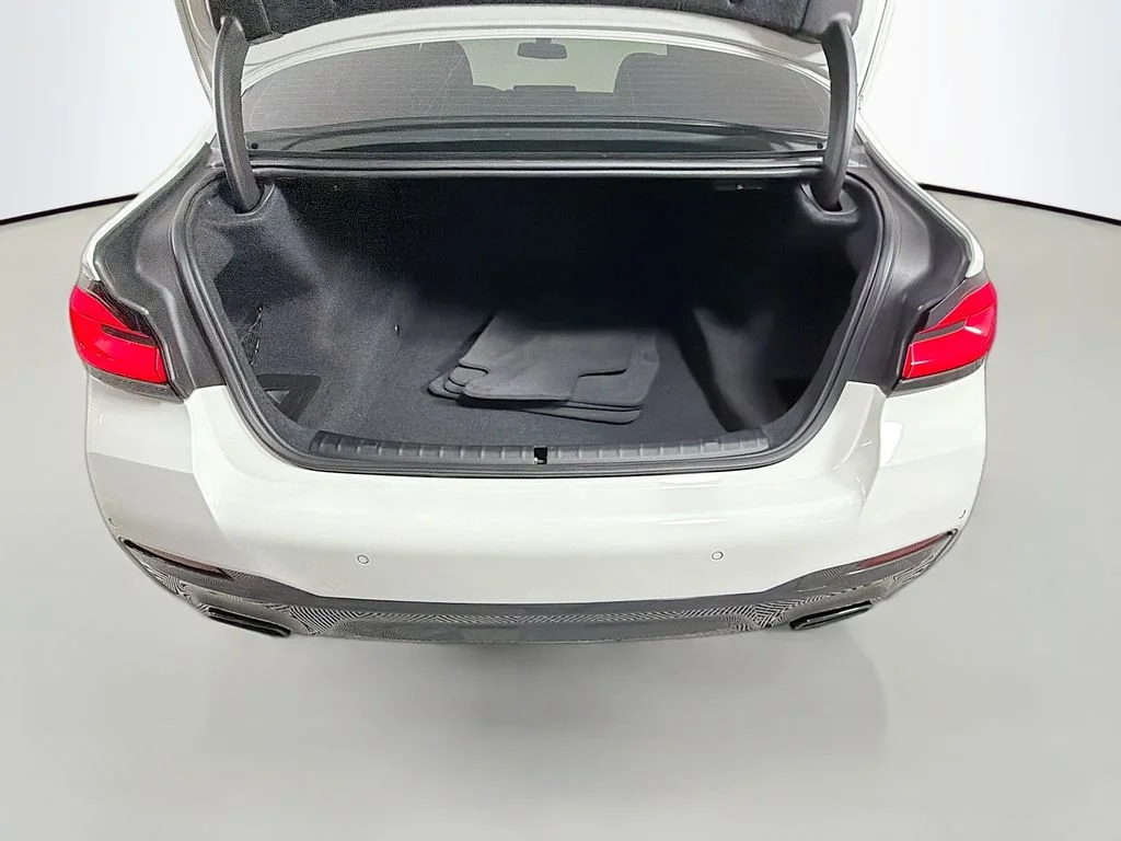 Used 2021 White BMW 540i image 27