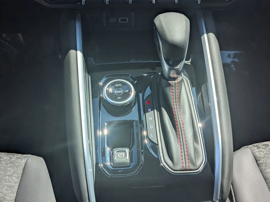 2025 Chevrolet Colorado Z71 - Photo 18