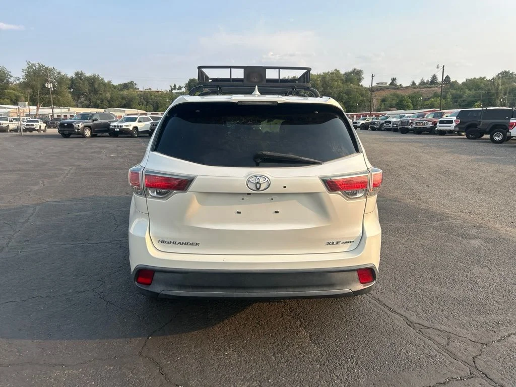 Used 2015 Blizzard Pearl Toyota XLE V6 image 6