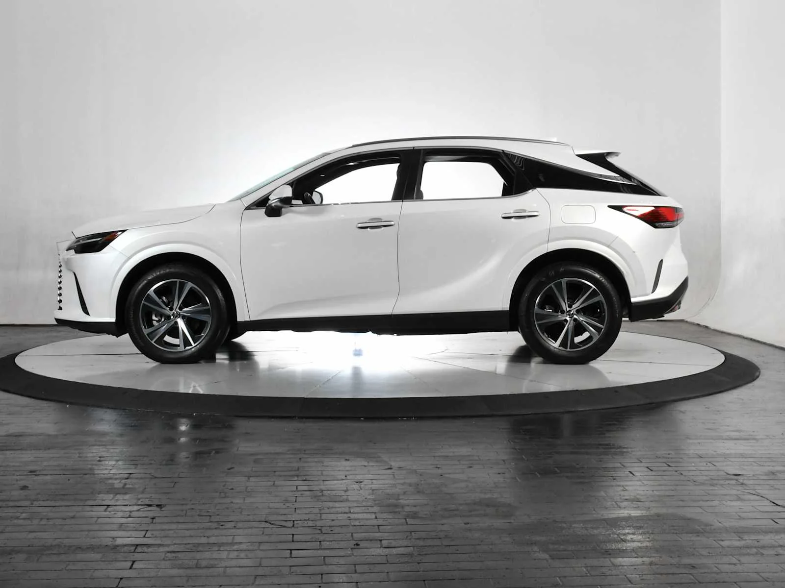 Used 2023 Eminent White Pearl Lexus Premium image 2