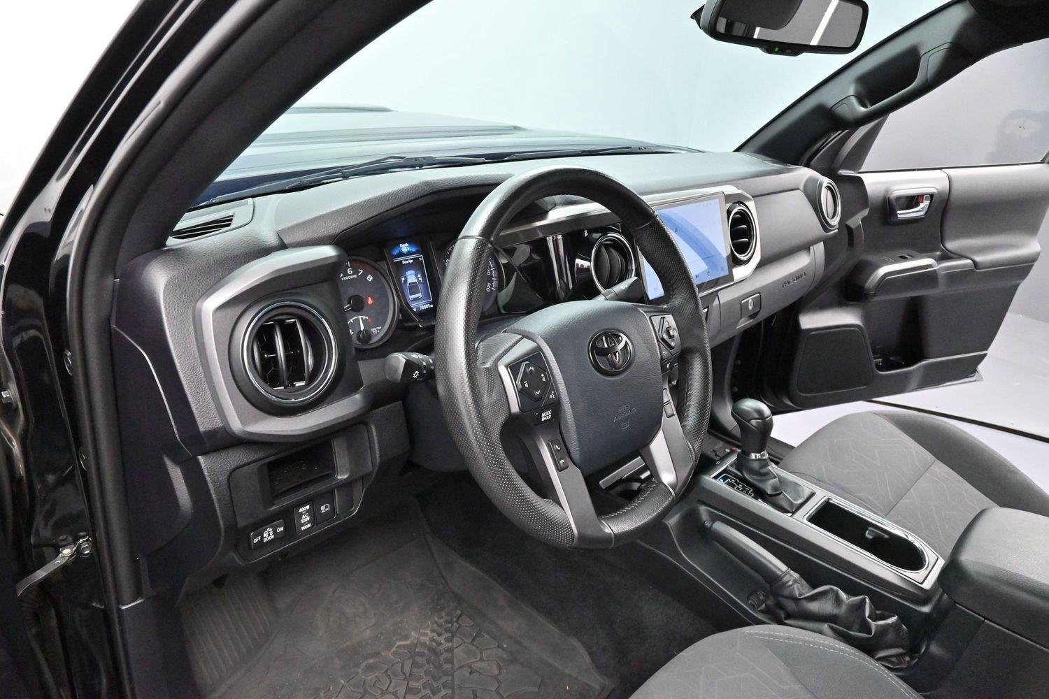 Used 2019 Midnight Black Metallic Toyota SR5 image 12