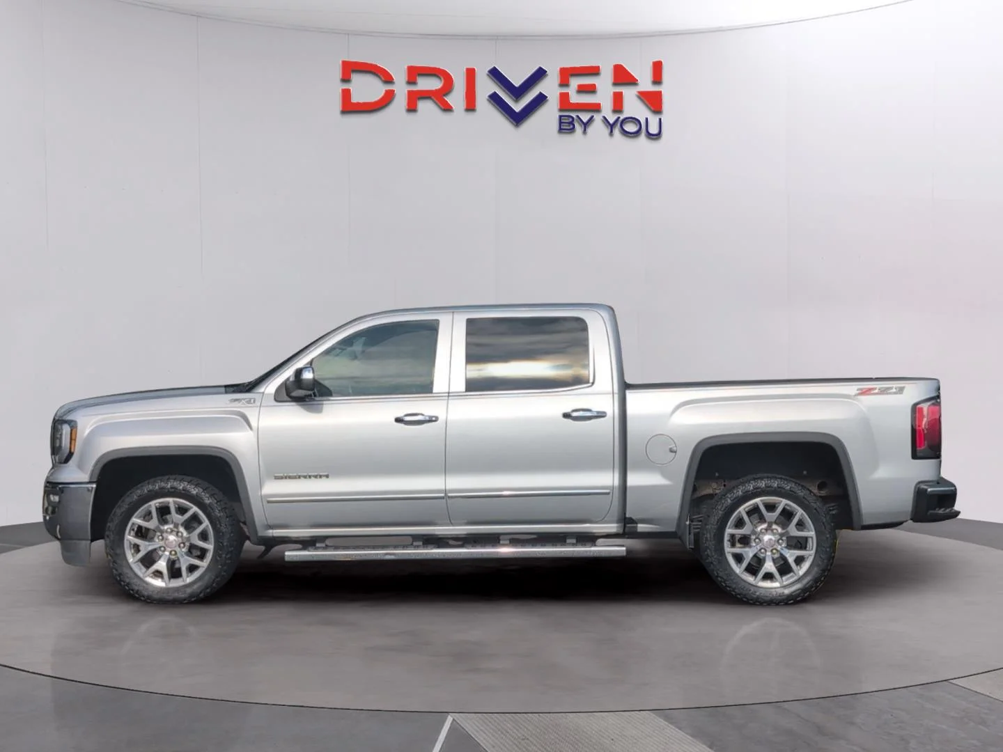 Used 2018 Quicksilver Metallic GMC SLT image 2