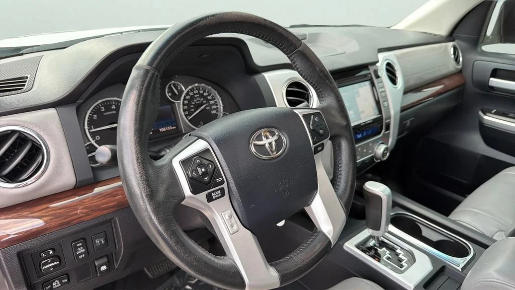 Used 2014  Toyota LTD image 22