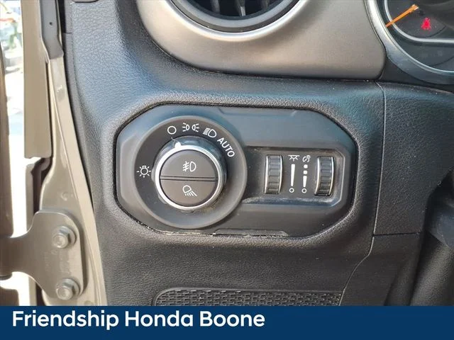 Used 2020 Green Jeep Sport image 22