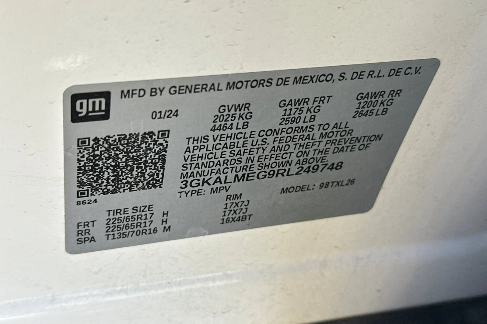 Used 2024 White GMC SLE image 28