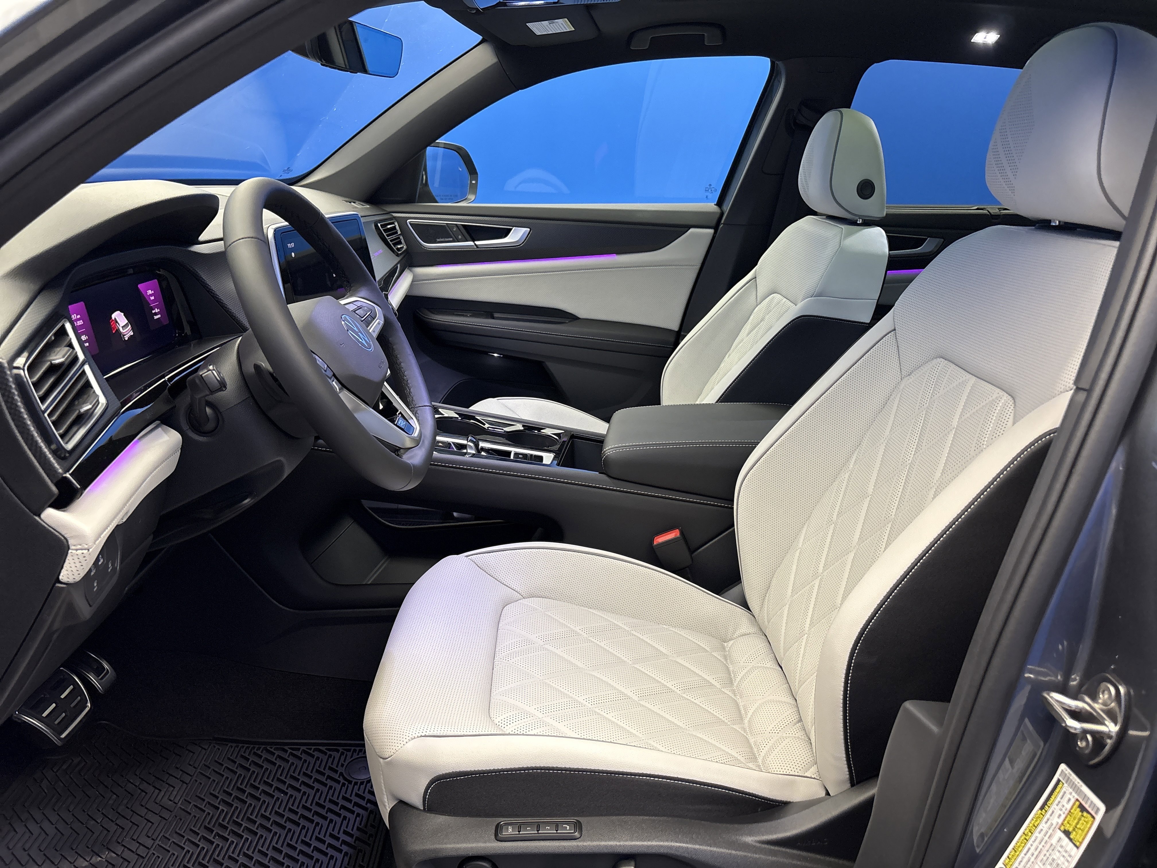 2025 Volkswagen Atlas Cross Sport SEL Premium R-LINE - Photo 12