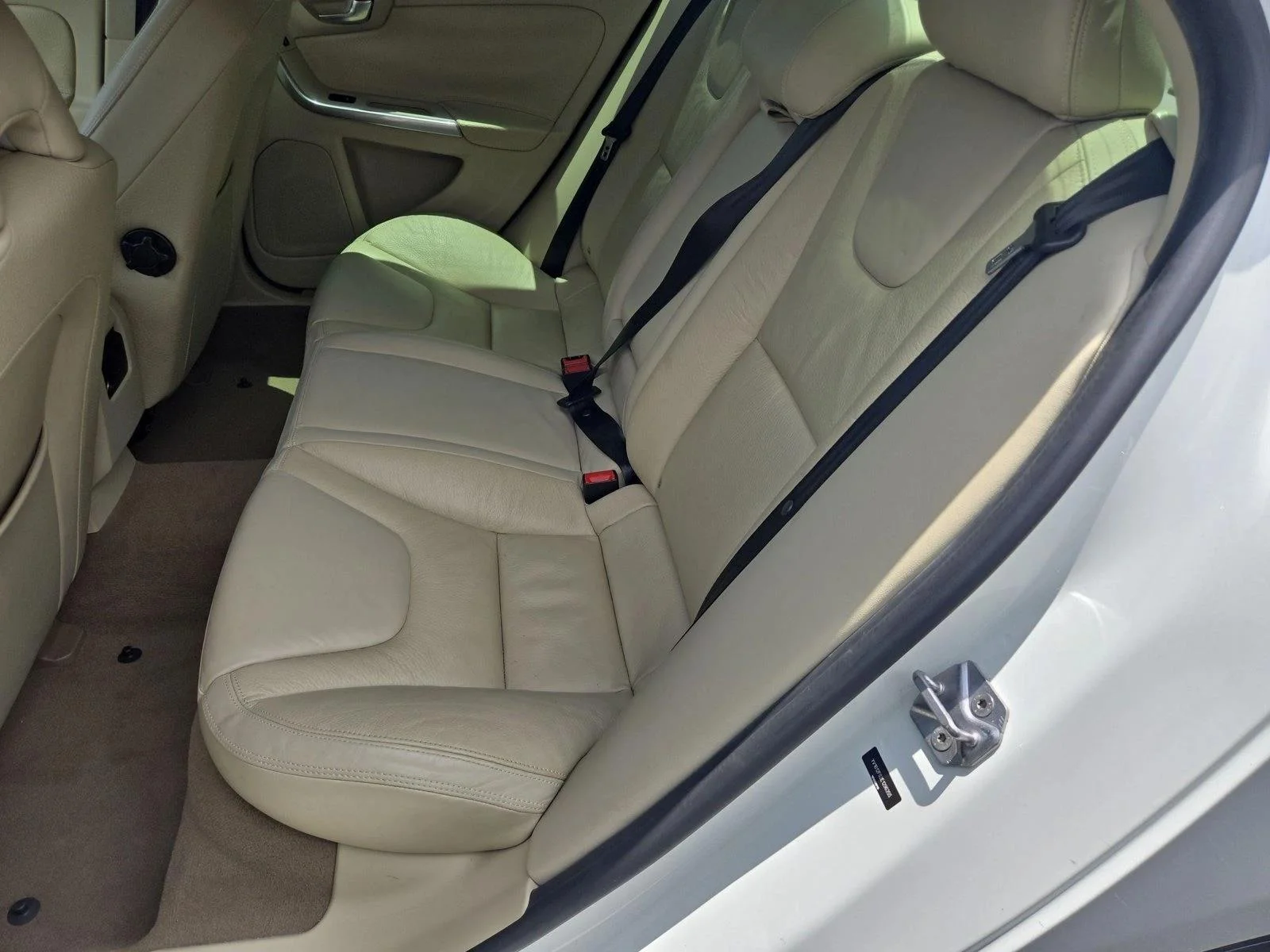 Used 2014 Ice White Volvo T5 Premier image 17