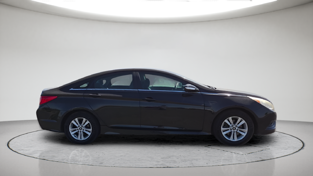 Used 2014 Black Hyundai GLS image 5