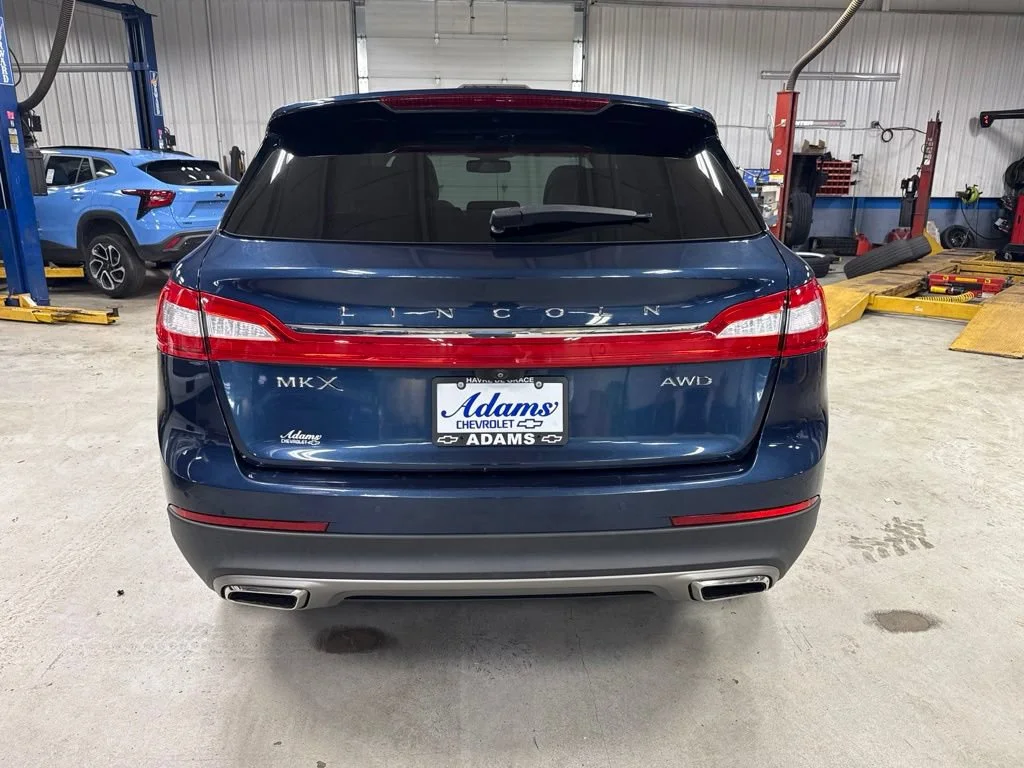 Used 2017 Blue Lincoln Reserve image 5