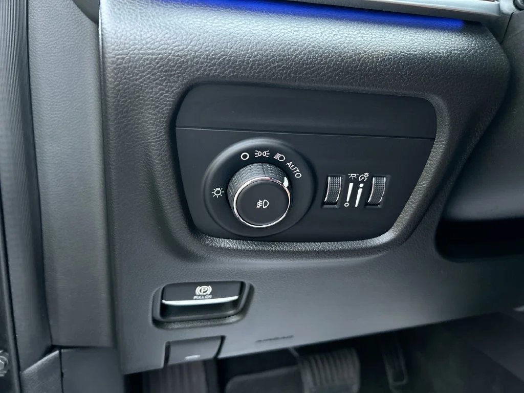 Used 2022 Black Jeep Summit image 21
