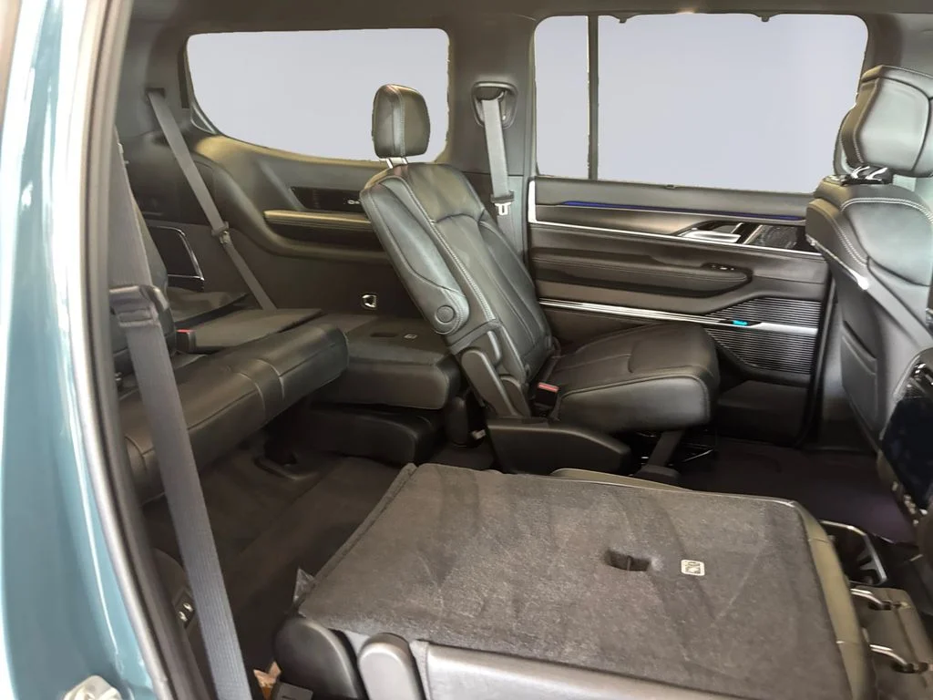 New 2026 Blue Jeep Summit Obsidian image 18