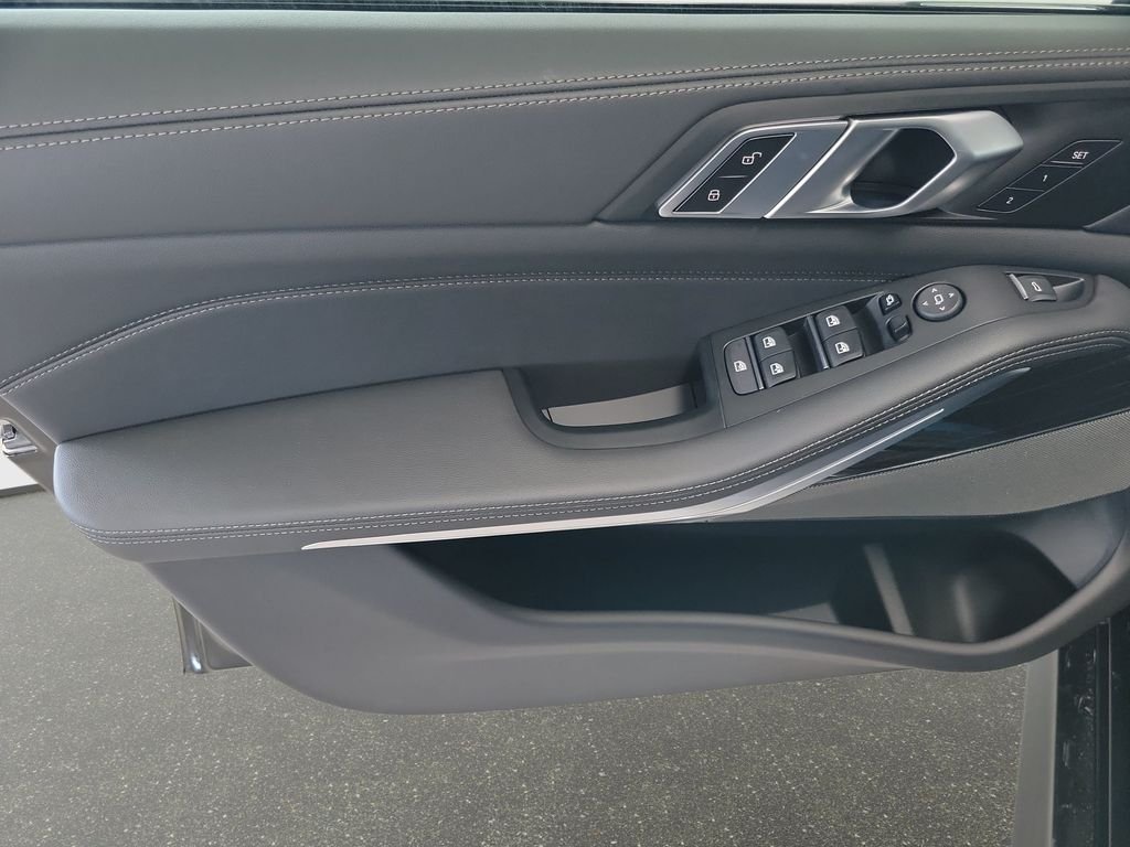 New 2026 Black Sapphire Metallic BMW xDrive40i image 14