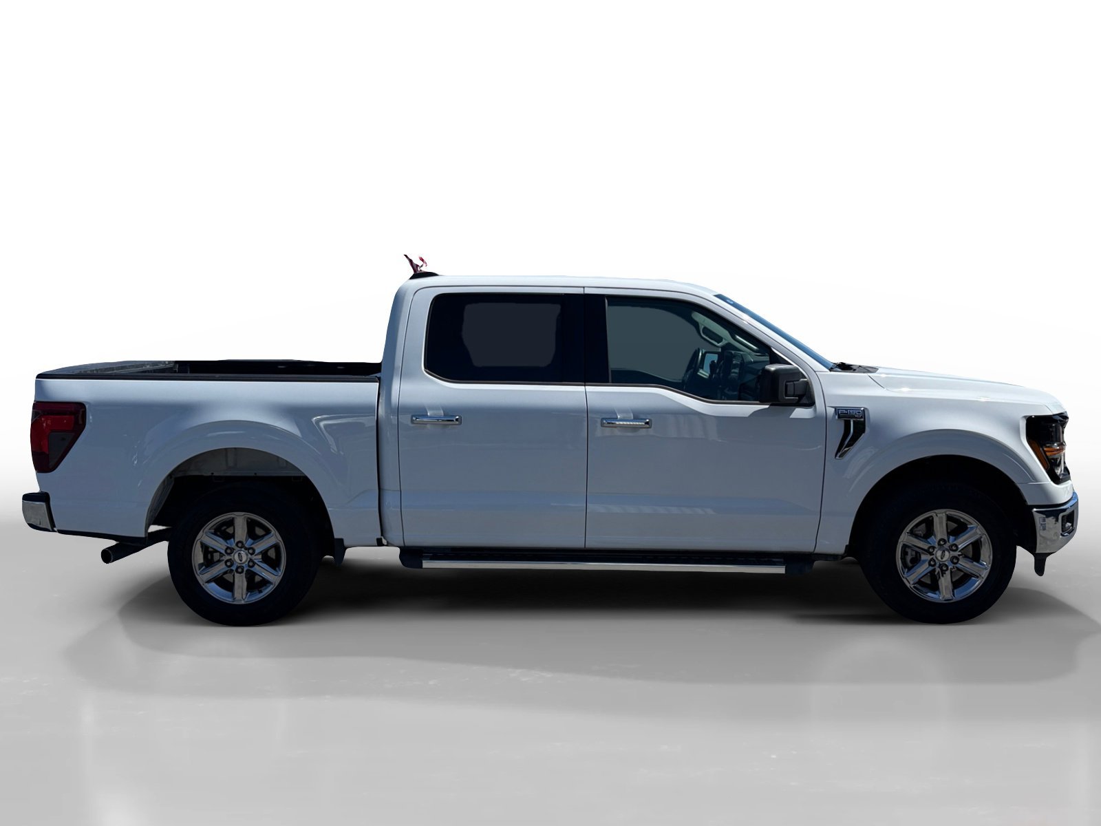 Used 2025 Oxford White Ford XLT image 6