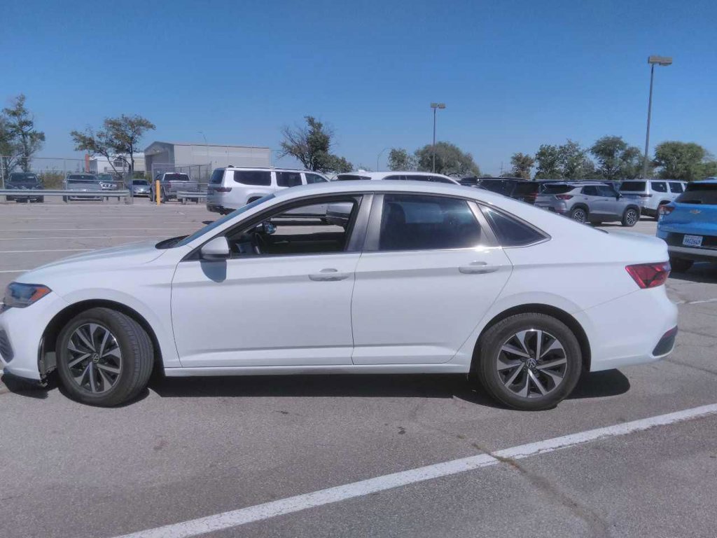 Used 2024 Pure White Volkswagen 1.5T S image 3