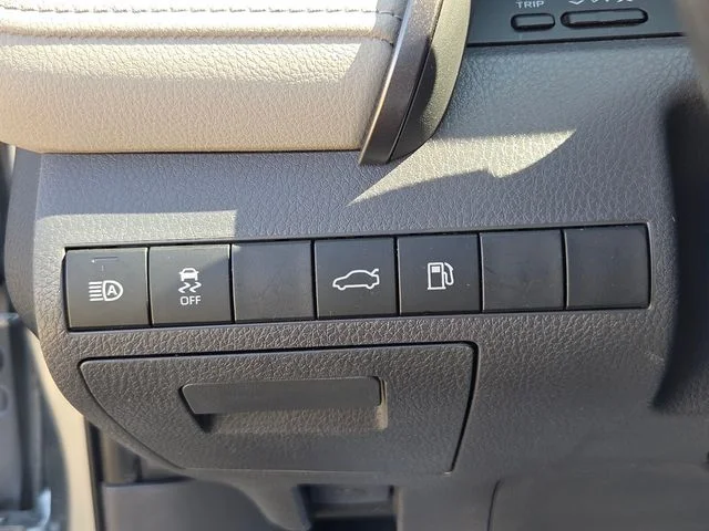 Used 2018 Silver Toyota LE image 25